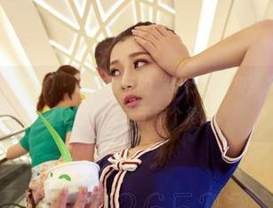 AISS爱丝(黄金版) – 通过索菲的“穿行”图集，发现她如何神奇地在线游走于每个角落。