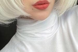 看吧,Alina Becker又在挑战你的审美:2B形象下的短发与黑色内衣——作品集原图