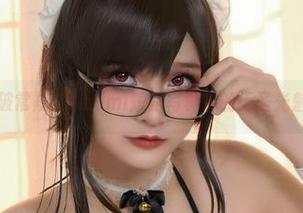 打破常规，Azami短裙写真中的无圣光魅力