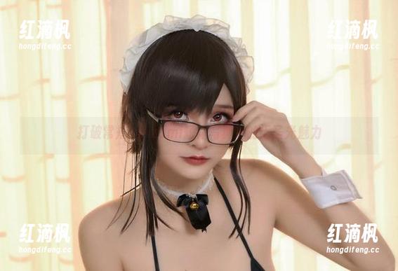 打破常规，Azami短裙写真中的无圣光魅力