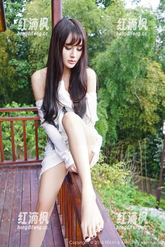 Feilin嗲囡囡 - 图片来了！牛仔裤里的Celina青妍，你肯定也想收藏吧？快点下载！