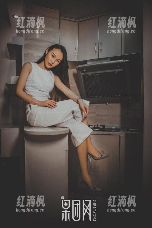 GIRLT果团网 - 妲己_Toxic的白衬衫，高清作品里的惬意——只可惜我每次穿都是一场持久的战斗！