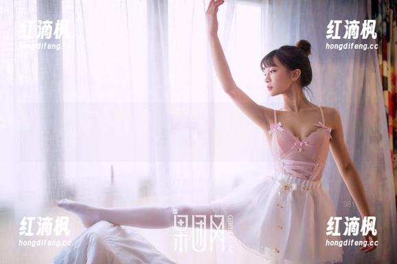 GIRLT果团网-莫雅淇 GIRLT果团网 - 高跟鞋的牛仔裤、莫雅淇的全集,完美组合在日常