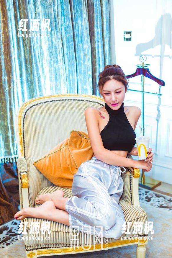 GIRLT果团网 - 酸酱兔也有护士梦，这组图片让我默默点赞，头都偏过去了。