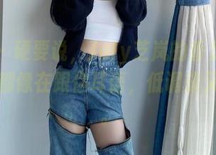 微密圈 – 硬要说，July芝岚的香足美图，每一张都像在跟你耳语，低调却又很好奇。