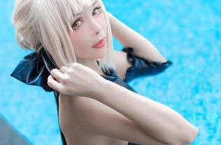 瞧瞧,Kitkat Cosplay校园顾影,图片中有无尽下载期待!