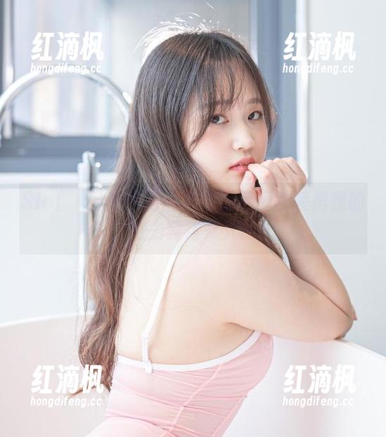 Sia(시아)的私拍：看她如何用套装把我的注意力锁得死死的！