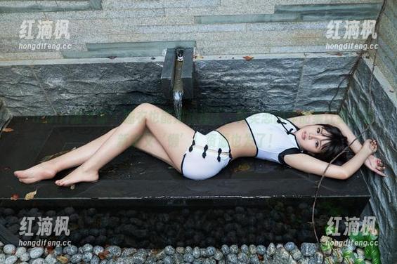 TuiGirl推女郎 - 睡衣也能如此迷人，何奕恋的作品集让我们重新定义‘懒’！资源也发了！