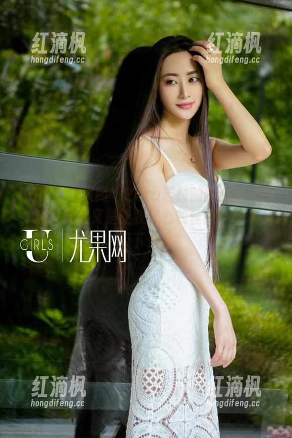 UGirls尤果网 - Zora若拉的新资源上线，这组美图又是让我分心的丝袜，根本停不下来。