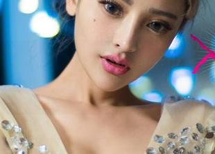 UGirls尤果网 – 在线看，张译文的“女友”写真，别想太多，轻松一刻就好。