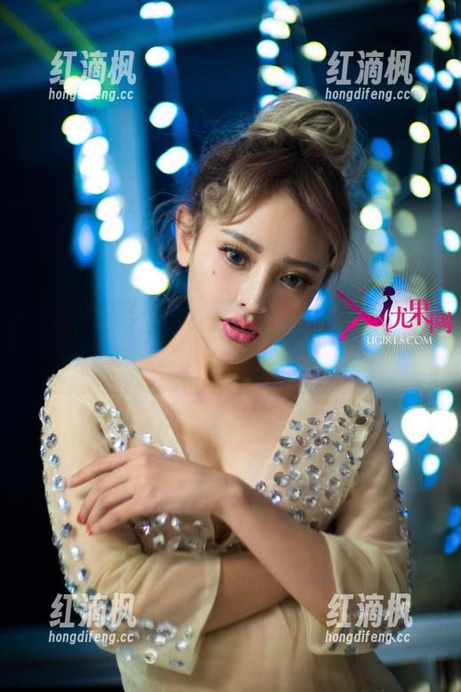 UGirls尤果网 - 在线看，张译文的“女友”写真，别想太多，轻松一刻就好。