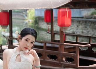 Xiuren秀人网 – 小纯子作为秘书的形象，图片精选，真的不怕被老板发现吗？
