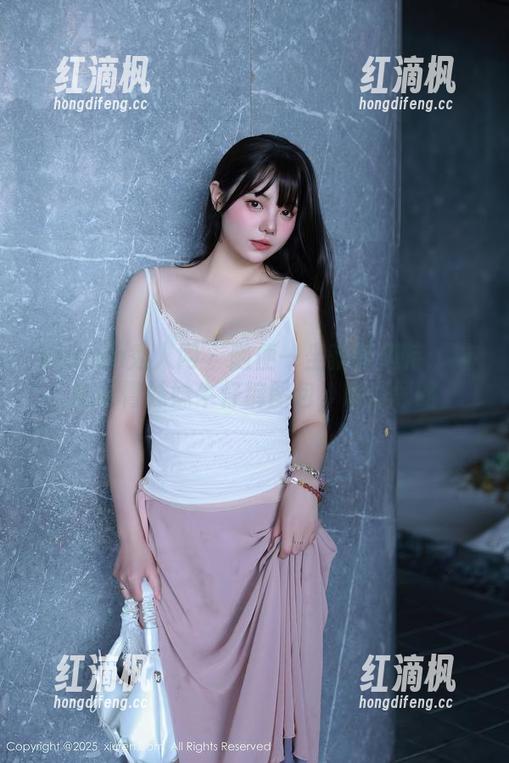 Xiuren秀人网 - 随便一坐就是模特：猫咪巨臀妹妹牛仔裤图包，随你领略