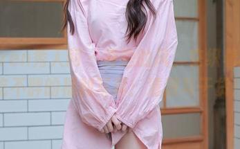 Xiuren秀人网 – 海边的风，交织着菲菲吃不胖的福利写真：清凉与干货！