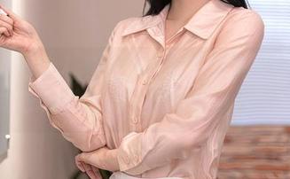 Xiuren秀人网 – 蕾蕾醒了没图包：当厨娘与味道邂逅，直搓到胃里去！