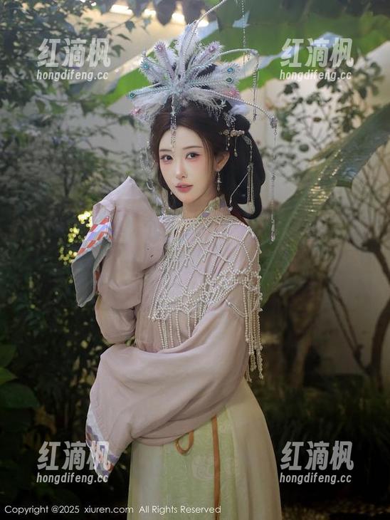 Xiuren秀人网 - 旅拍OL？陆萱萱的图包让我想重新考虑自己的工作穿搭选择…可能有点小夸张。