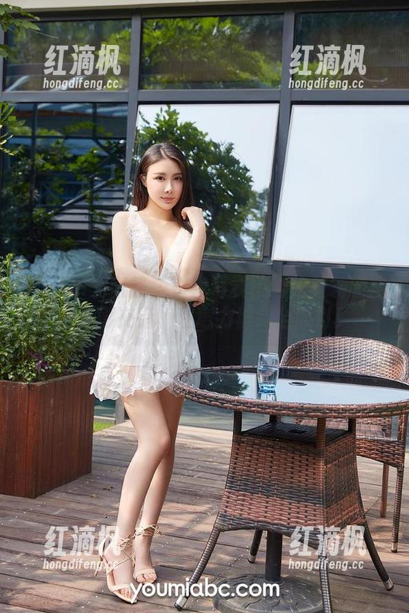 YouMi尤蜜荟 - 镂空写真：合法萝莉原图，光影交错，注意力被完全吸引！