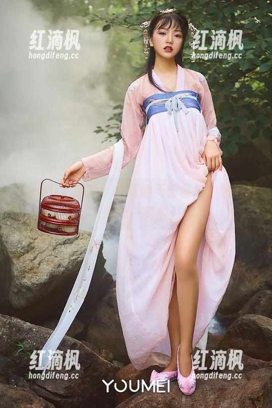 YouMi尤蜜荟-尹菲 YouMi尤蜜荟 - 尹菲的天使私拍,随意就能让人眼前一亮的赶脚。