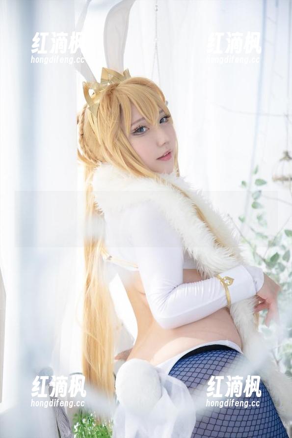 跟着サク(saku)女神的cos之旅，看那令人瞩目的照片