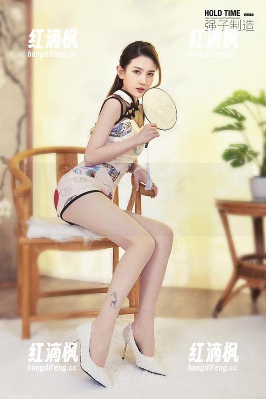 丽柜 - 佳怡的裸足写真集，分享了一双鞋子和一颗自由的心，这绝对值得你“脚”步匆匆！
