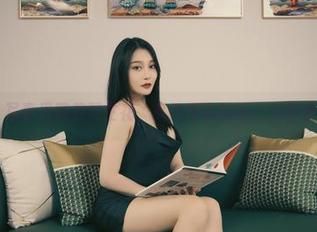 丽柜 – 写真里藏着双生花，文芮真会挑选，太丝滑了吧！