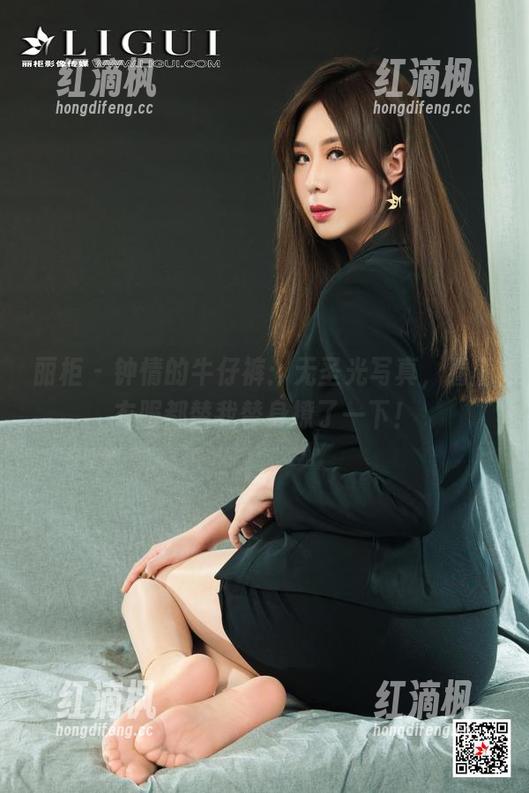 丽柜 - 钟情的牛仔裤：无圣光写真，看着衣服都替我替身撩了一下！