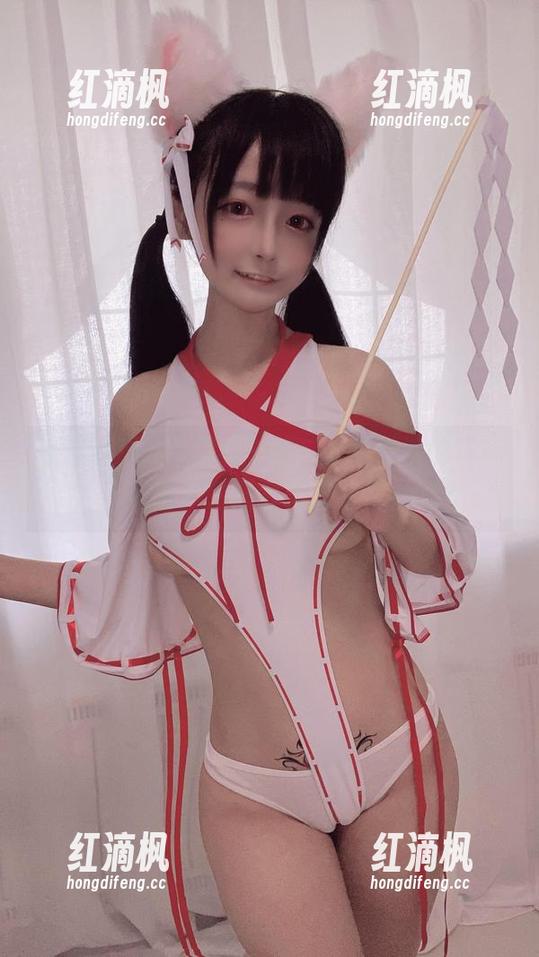 佳佳好难啊穿旗袍？哦，那是精选的写真，不就是为了让我们来夸奖她吗？