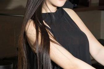 克拉女神 – 小芹的最新图库瑜伽作品，难道是真的在放飞自我吗？