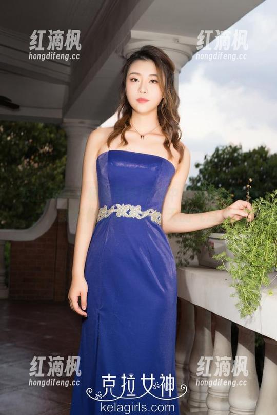 克拉女神 - 杨暖吊带图集中的那种轻盈感，我好像能体会到夏天的气息了