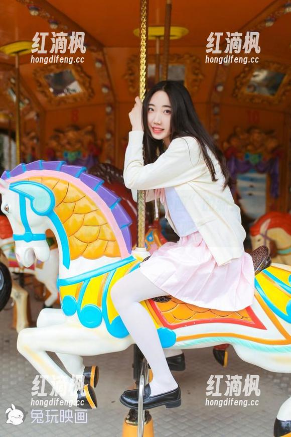 制服短裙，来看“兔玩映画”的新壁纸，你会想多看几遍吗？