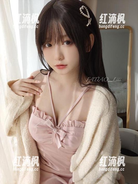 每次翻到“发条少女yoki”的写真，我都在想，她是几斤的“Blue”粉呢？