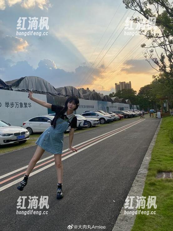 满满的青春气息——学妹大肉丸Amiee的图集，资源吃土中