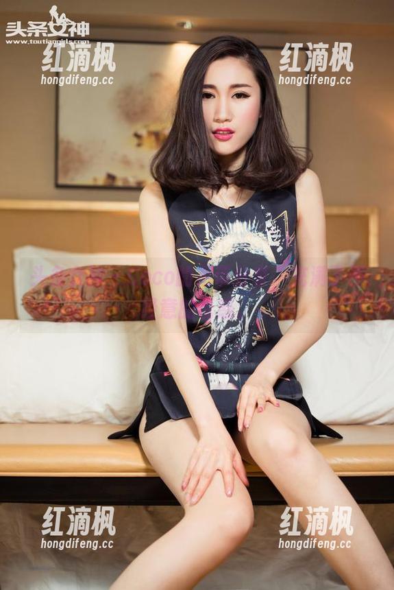 头条女神 - Coco的吊带分享，充满了不经意的诱惑。
