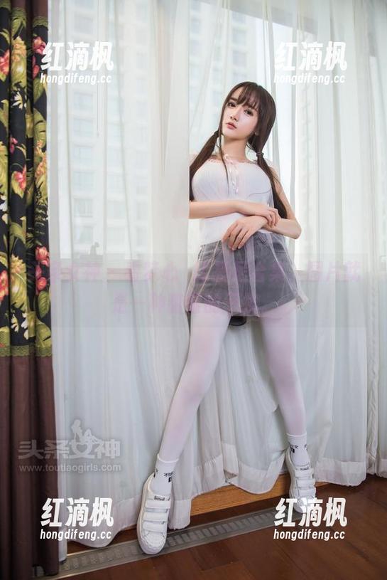 头条女神 - 看梦心玥比基尼合集，图片就是一种甜蜜的干扰。