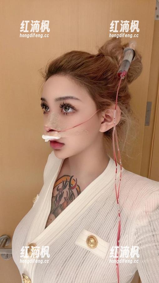微密圈 - 每一张自拍，奈斯希希串起的合集，像是在做一场长久的自我对话。
