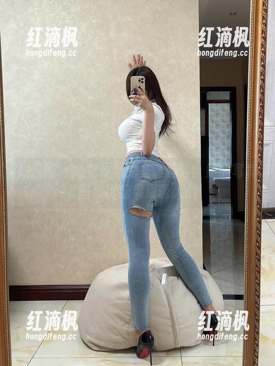 微密圈 - 奶宝妹纸的圣诞趣话：她的写真图集比糖果更诱人哦