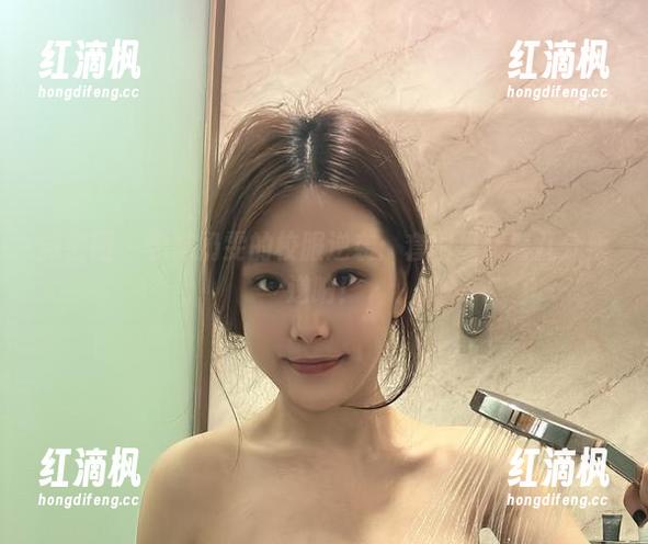 微密圈 - 学妹奶雯的校服逆袭：套图里藏着几分叛逆呐！