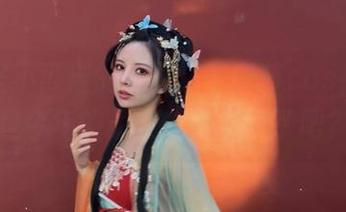 妍子坚不可摧的美图：圣诞节cos，大概是今年的最佳“造型”了吧？