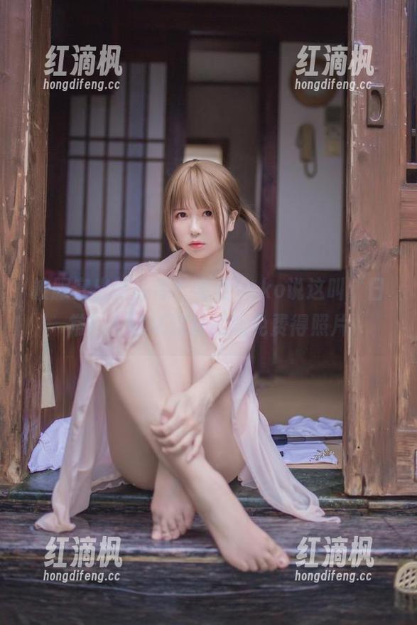 校服穿出新高度？宅夏yoko说这叫“日常”，试试这样就能免费得照片