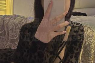 微密圈 – 看，宋昱欣的制服作品，羞涩又迷人，不过是随便拍的美图嘛！