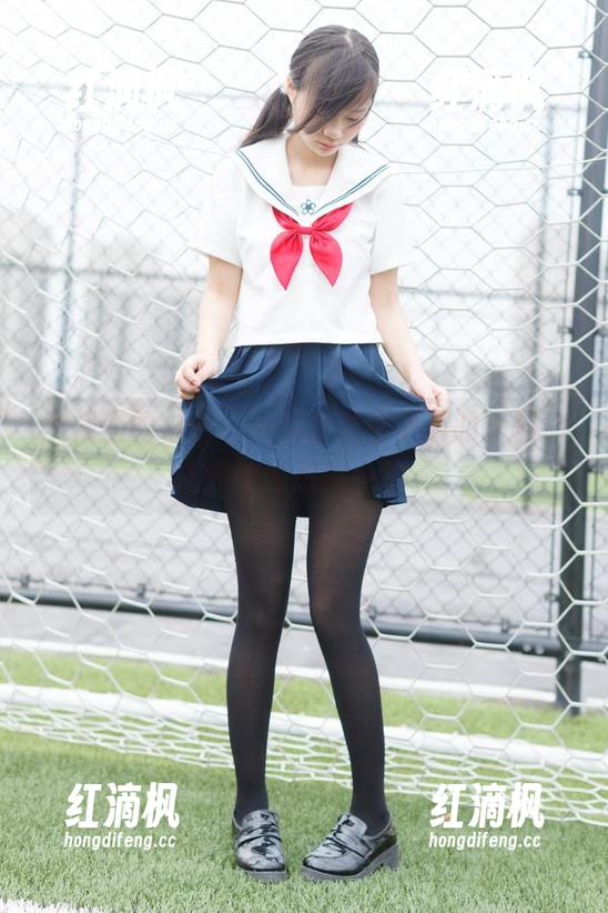 灰裙里的白丝——少女秩序更新的套图，让我偷偷想摸一把。