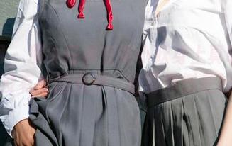 尤果网 – 那牛仔裤在妮小妖身上真叫人意外，没有光的滋养，这写真倒是独特。