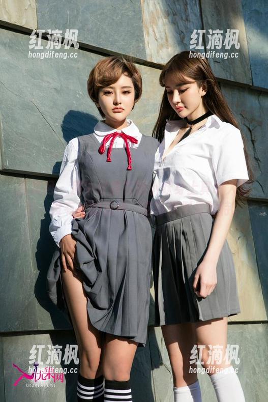 尤果网 - 那牛仔裤在妮小妖身上真叫人意外，没有光的滋养，这写真倒是独特。