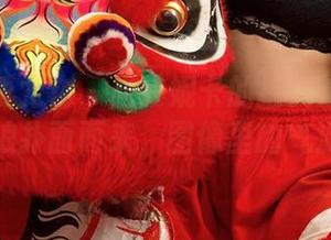 尤果网爱尤物 – 当维妮卡的指尖碰触画布，热浪扑面而来，图像里的气温骤升
