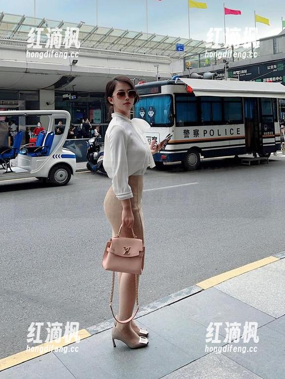 微密圈 - 张老师的图集，吉他妹妹被可爱过度，我还敢说我是主角吗？