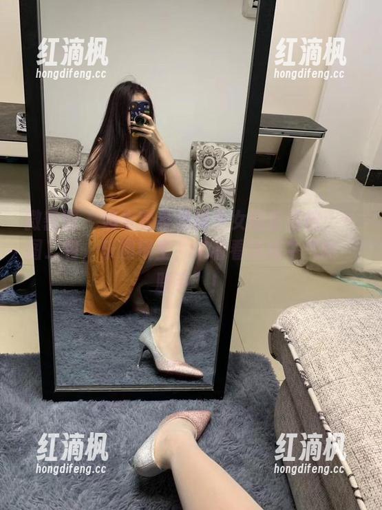 微密圈 - 奶牛变身提袜少女的新搭档：一图二包，乐趣横生，来看看这场牛气的“联手”！