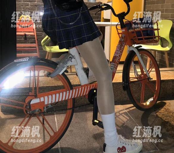 微密圈 - 网盘新鲜货：无敌哒小姨妈的美腿合集，遇见你的腿控！