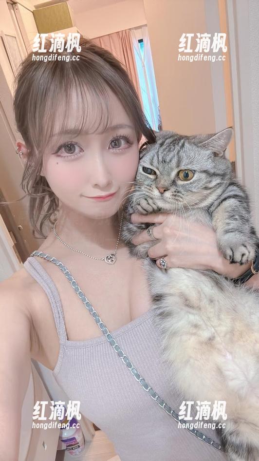 最新写真集：月城委员会的狐娘巫女，要是我也有她一半的魅力就好了！