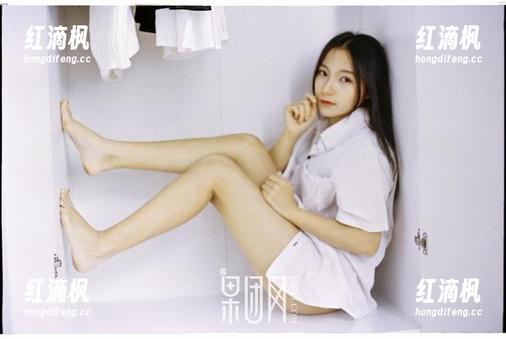 果团网 - 云菲菲的双人私拍：举手投足间，友谊的小船说翻就翻！