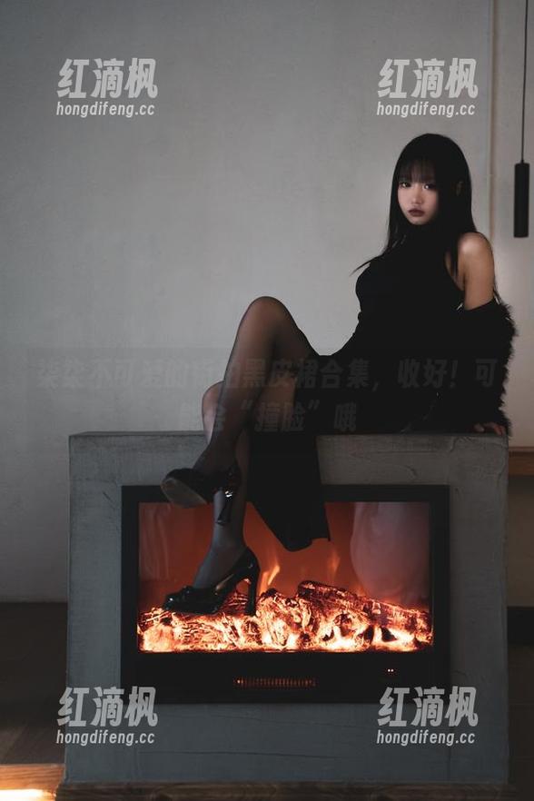 柒柒不可爱的街拍黑皮裙合集，收好！可能会“撞脸”哦